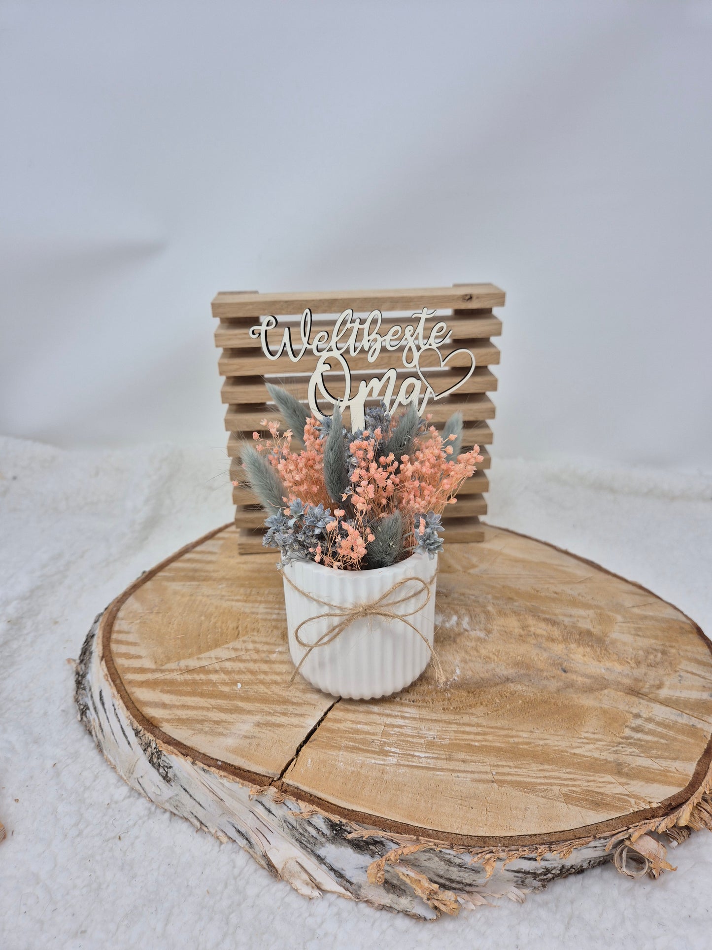 Trockenblumengesteck "Beste Mama" / "Weltbeste Oma"  Geschenk zum Muttertag / geriffelter Raysin Blumentopf / Trockenblumendeko / weiße Schale aus Beton